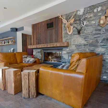 Hideout Lodge *