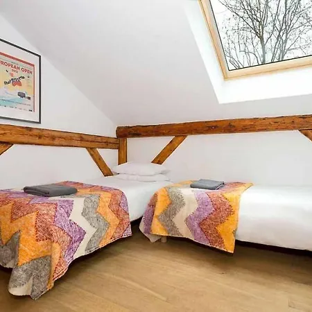 Hideout Деревянный коттедж *