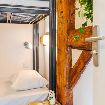 Hideout Lodge *